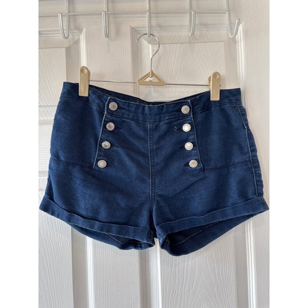Almost Famous eight button Denim Short Size 5